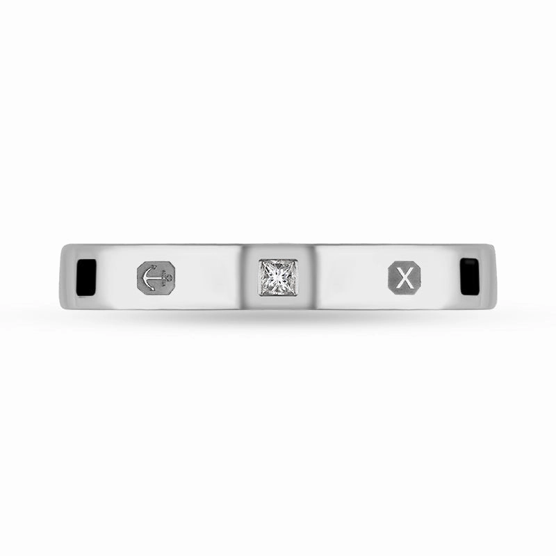 18ct White Gold Whitby Jet 0.05ct Diamond Queen's Jubilee Hallmark Princess Cut 3mm Ring D