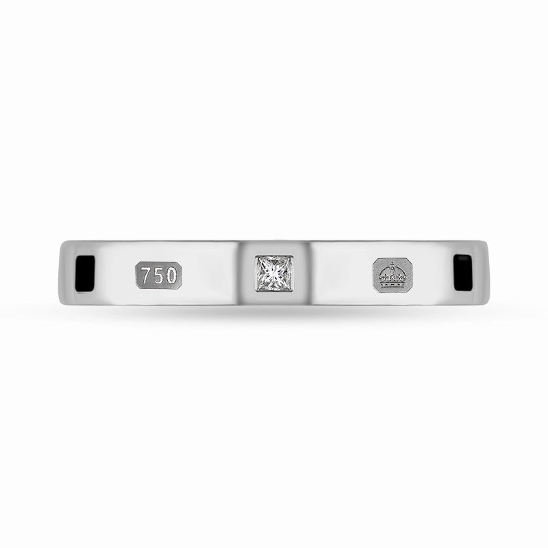 18ct White Gold Whitby Jet 0.05ct Diamond Queen's Jubilee Hallmark Princess Cut 3mm Ring D