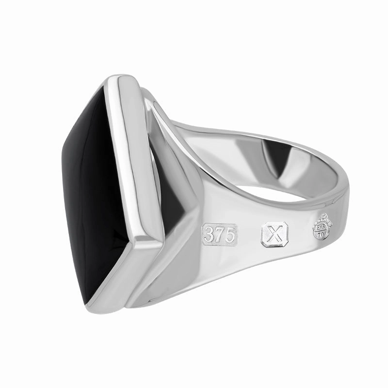 9ct White Gold Whitby Jet Queen's Jubilee Hallmark Small Rhombus Ring D