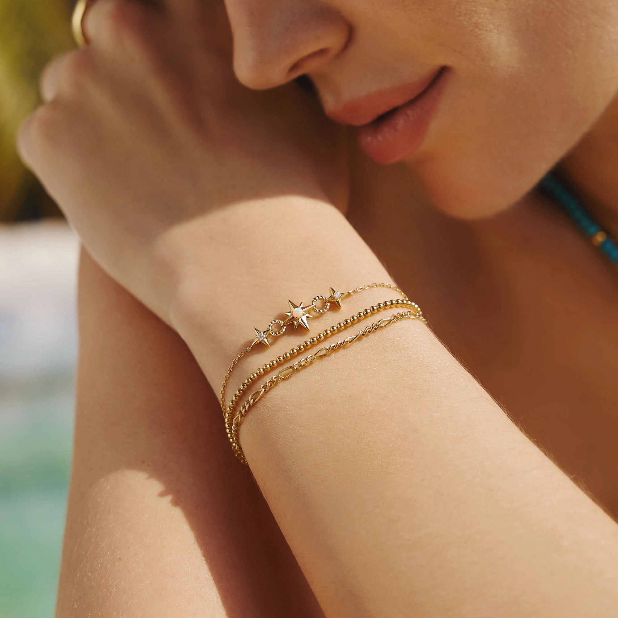Gold Linked Star Bracelet B063-05G