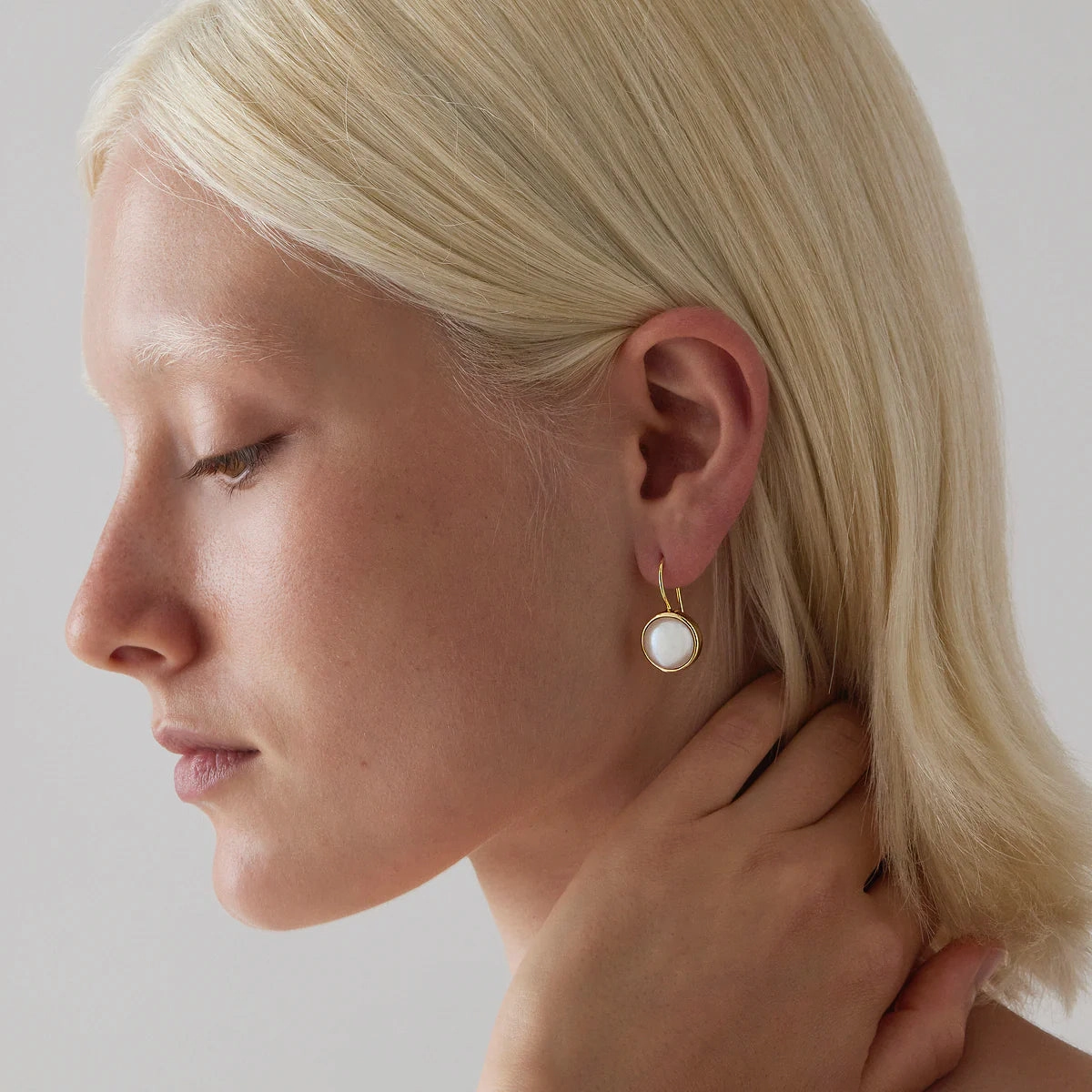 Najo - Chroma Pearl Earrings Gold Plated