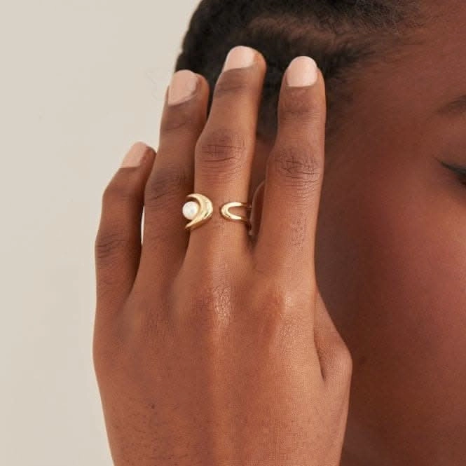 Pearl Sculpted Adjustable Ring R043-02G