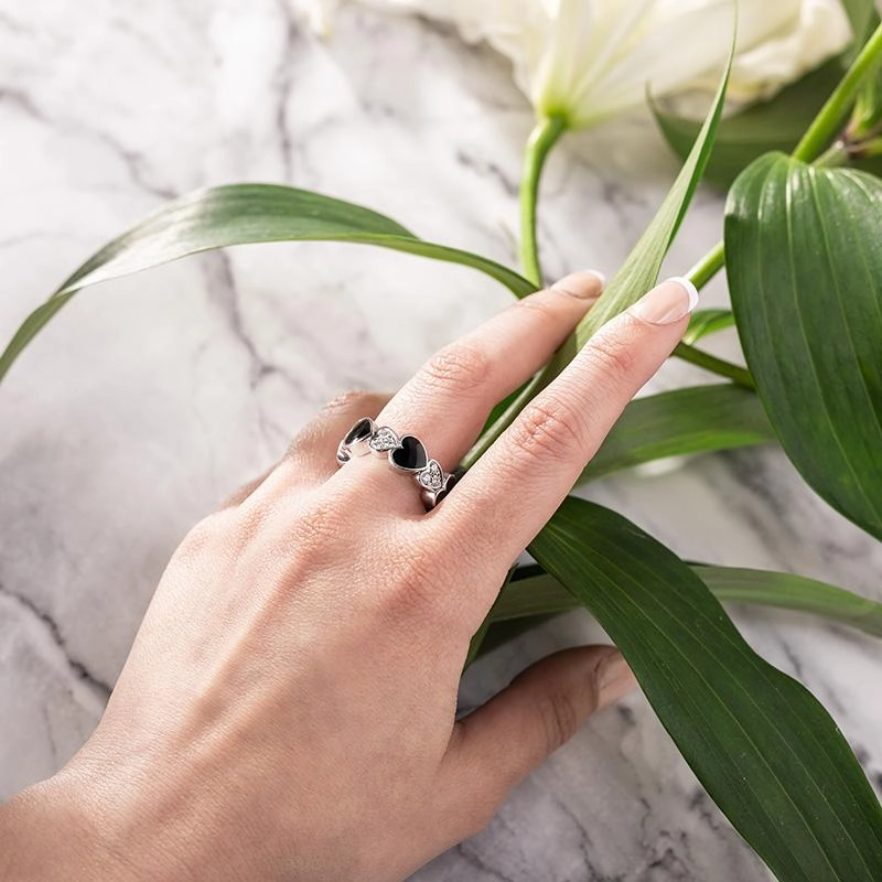 Picchiotti Xpandable 18ct White Gold 0.61ct Diamond Whitby Jet Heart Ring