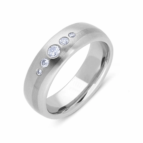 Platinum Diamond Graduated Band Ring