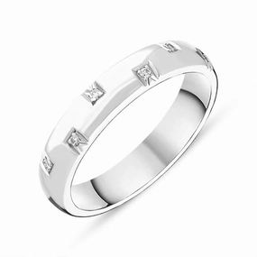 Platinum Princess Cut Diamond Court Ring D