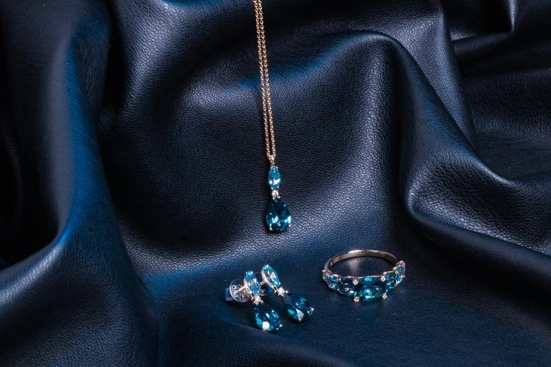 Ponte Vecchio Iris 18ct White Gold Topaz Diamond Drop Earrings