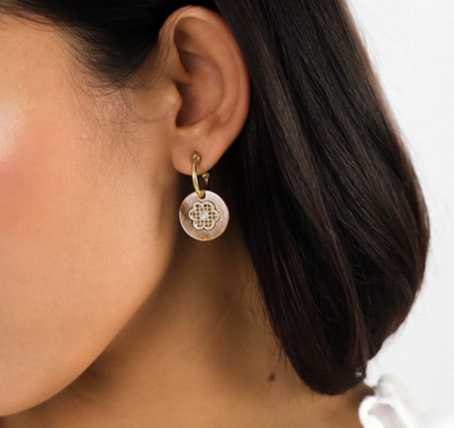 SELENA mini creole with shell dangle