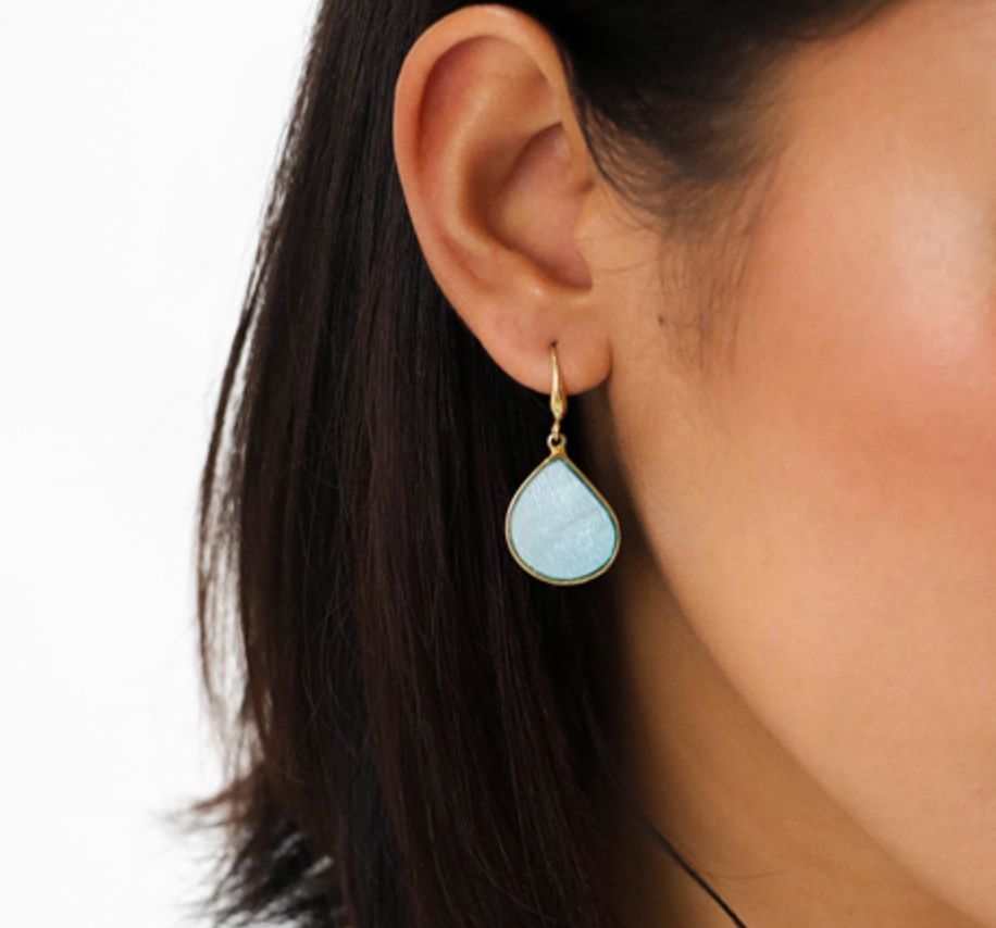 VICTOIRE laminated capiz drop (blue)