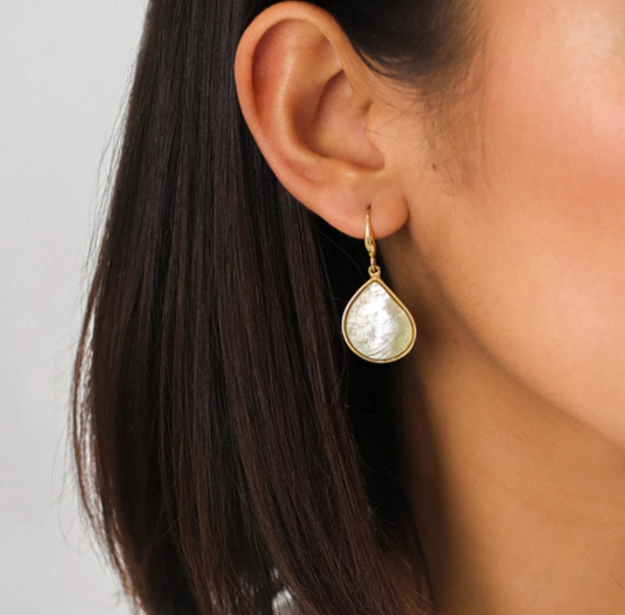 VICTOIRE laminated capiz drop(lt.yellow)